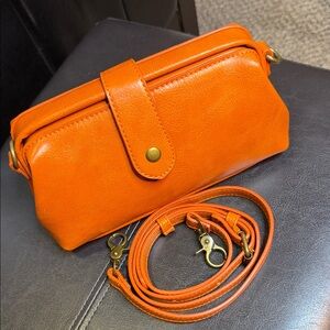 Tinybigbag LULU Snap-it Doctor Bag – Color Ginger (Naranja Vibrante)